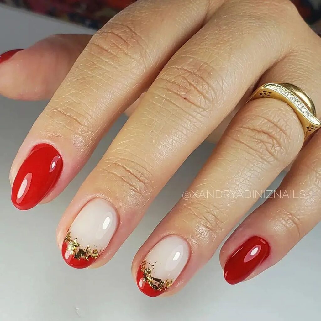 nail art em vermelho e dourado