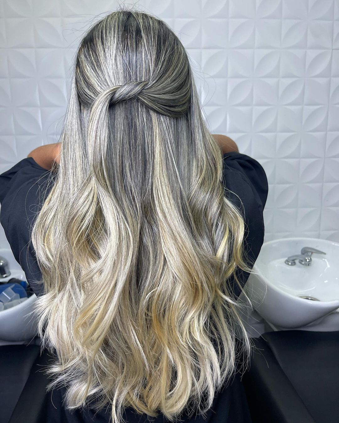 Cabelo preto com luzes: 5 ideias incríveis