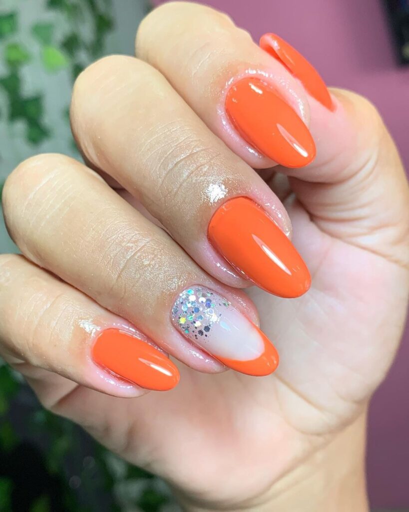 unhas laranja com francesinha