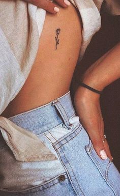 tatuagens feminina na costela