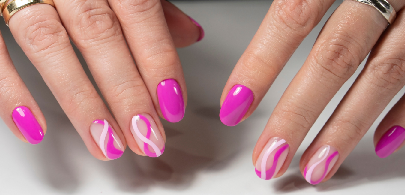 Unhas decoradas rosa e branca