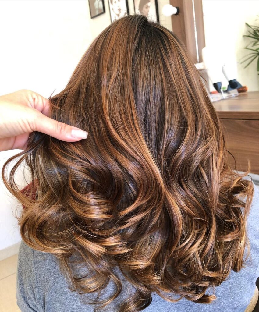 Cores de cabelo marrom iluminado dourado