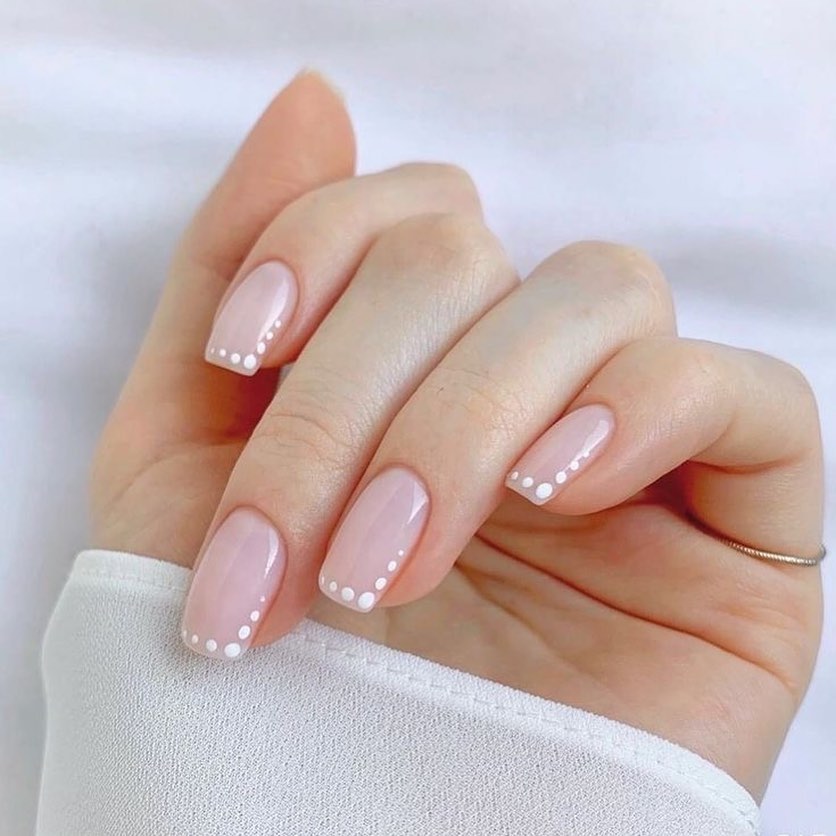 Unhas estilo art minimalita