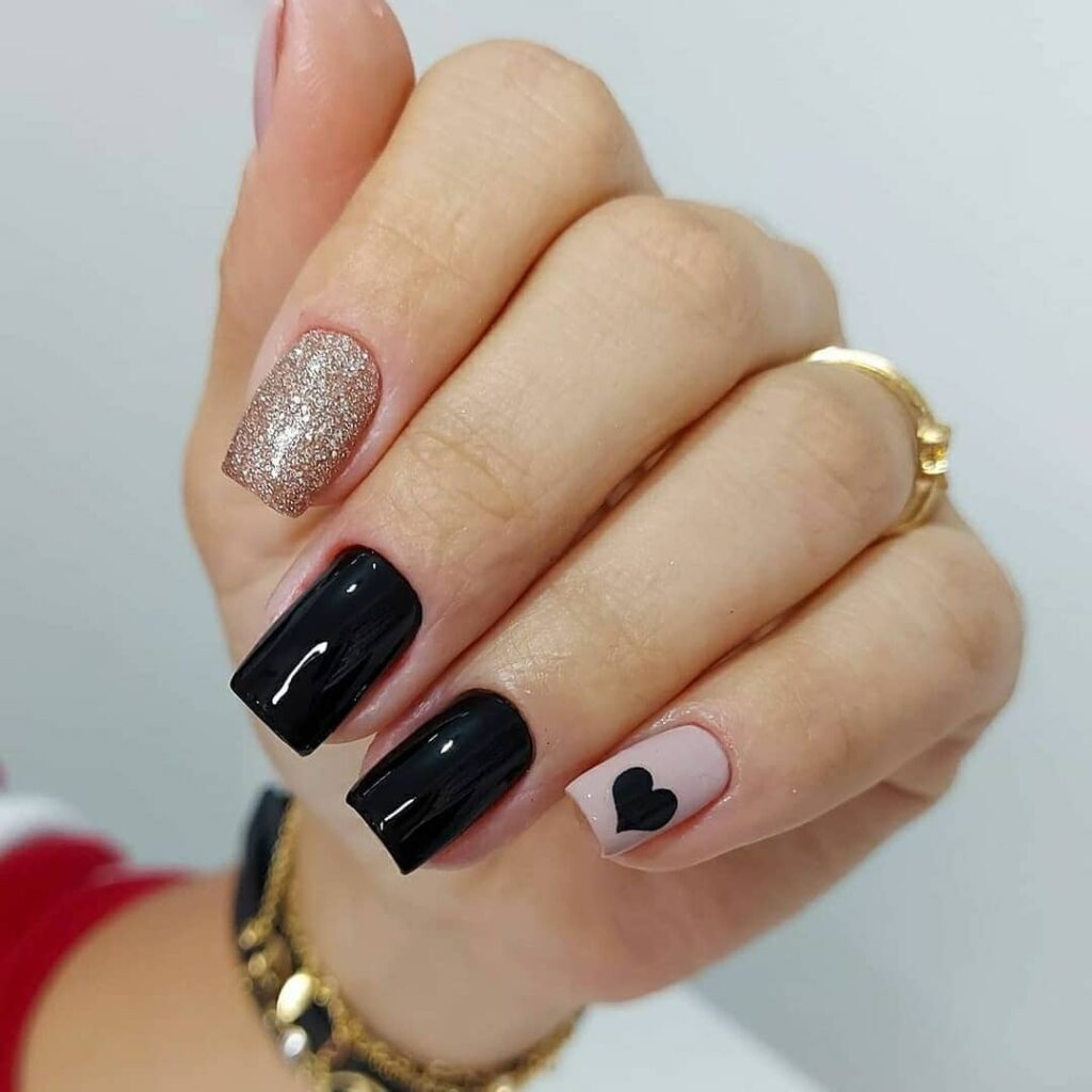 Cor de esmalte preto 