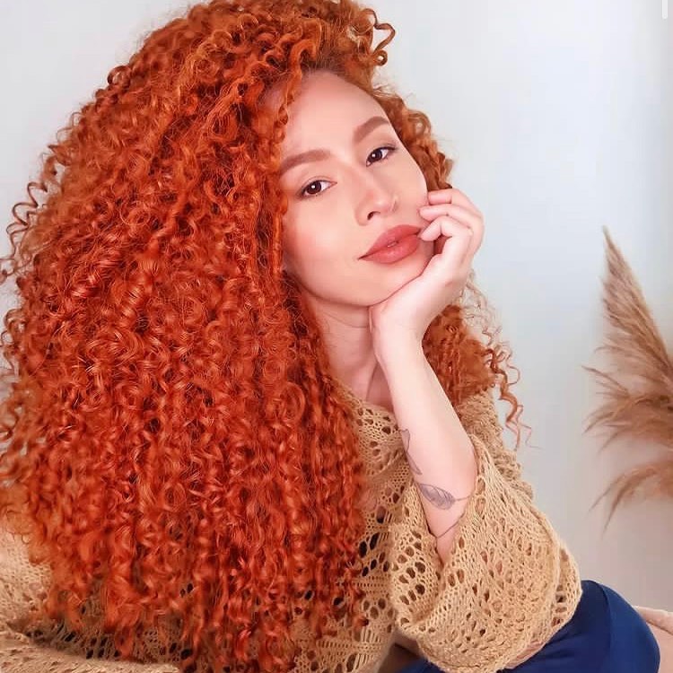 Cabelo ruivo com cachos