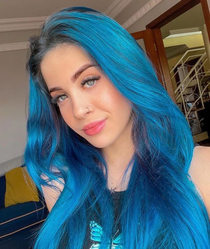 Cabelo Azul para pele branca