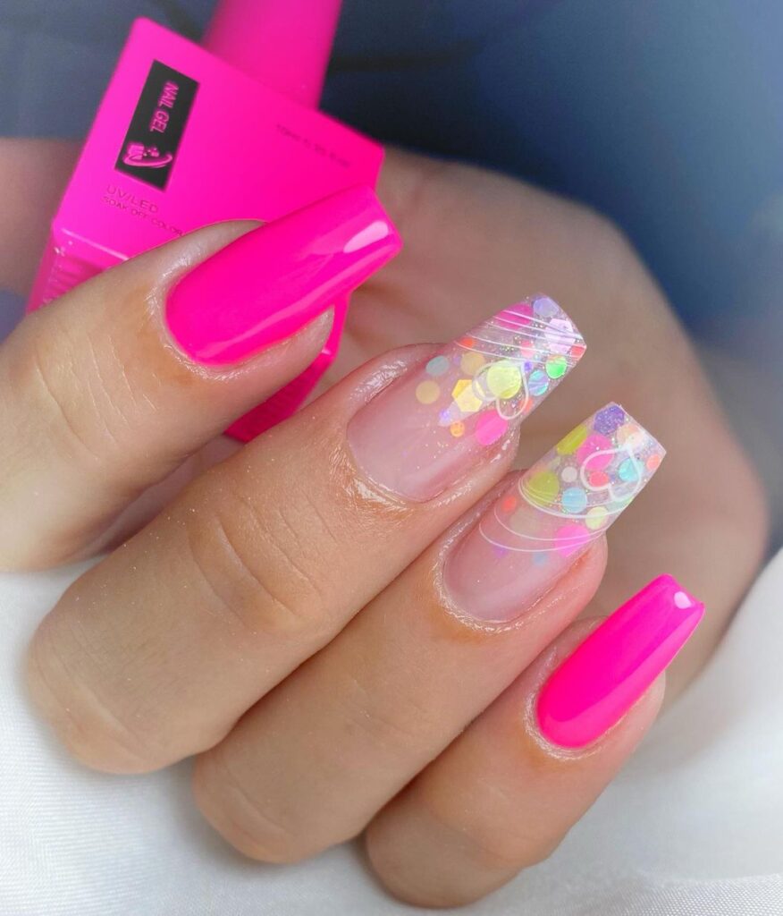 Unhas com glitter em rosa