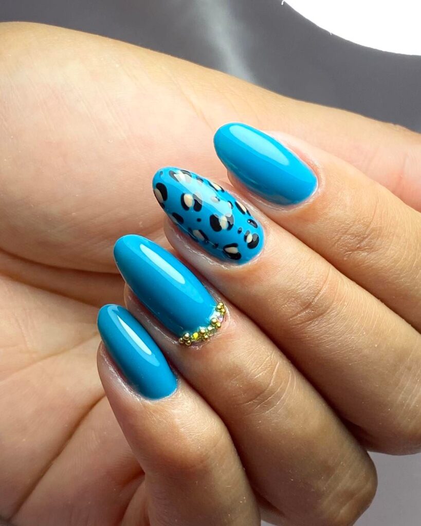 Nail art azul