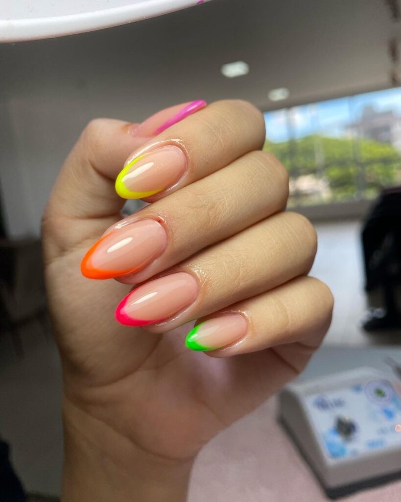 Francesinha colorida nails em gel