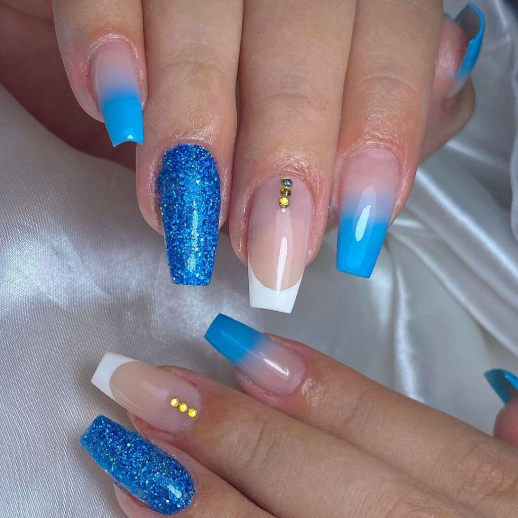 Unhas encapsuladas azul