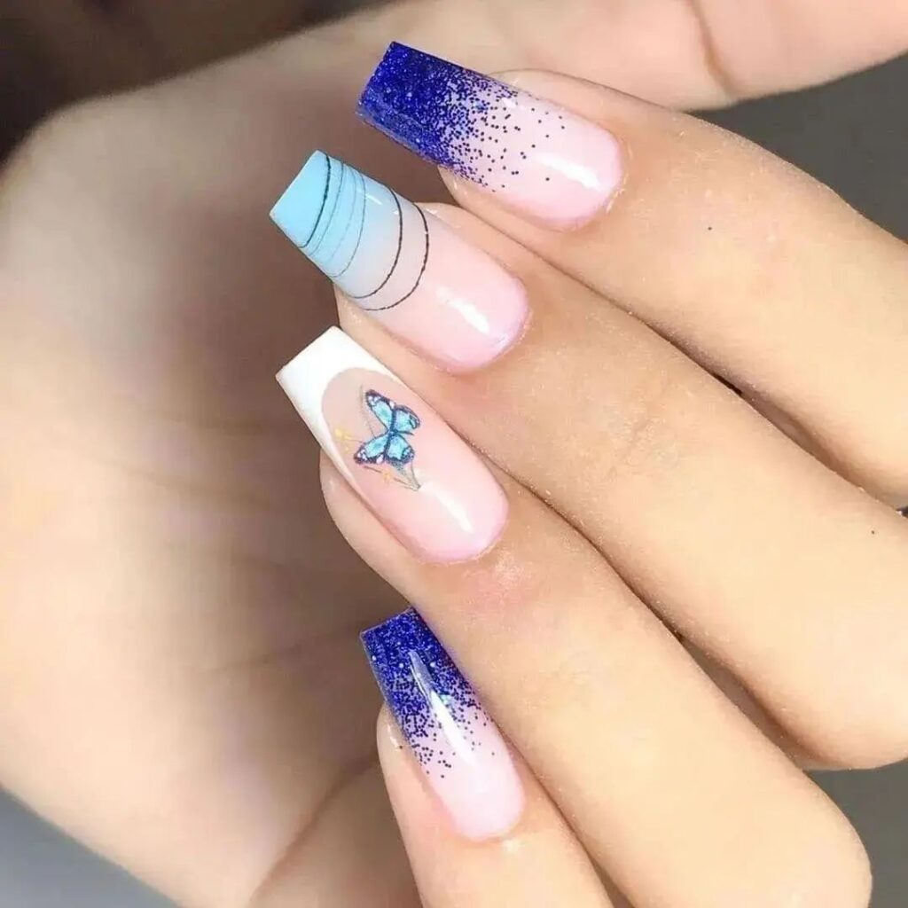 Unhas de gel decoradas com adesivo