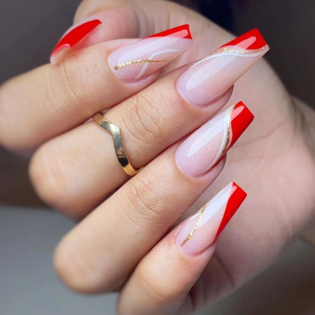 Unhas decoradas em vermelho