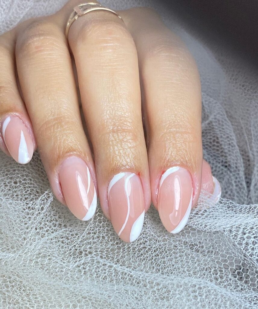 Unhas formato almond 