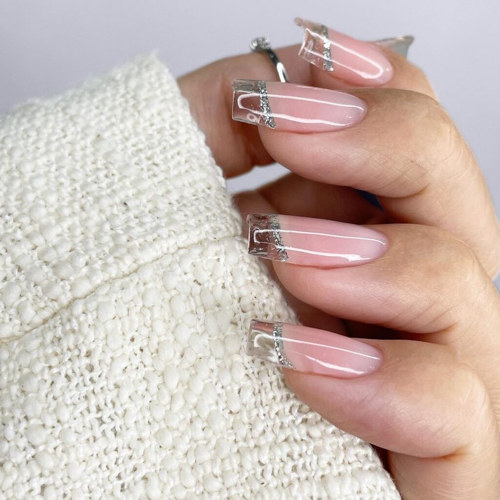 Unhas com gel transparente