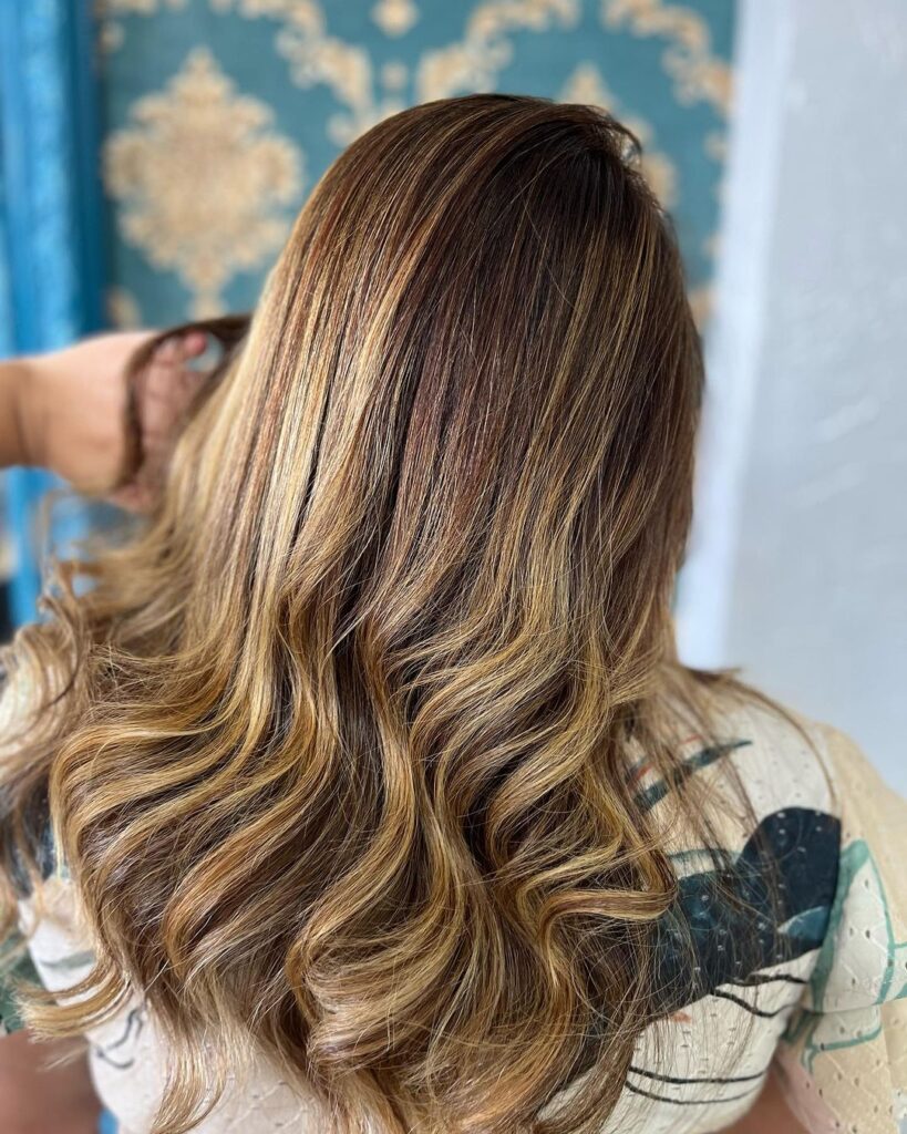 Cores de cabelo marrom dourado