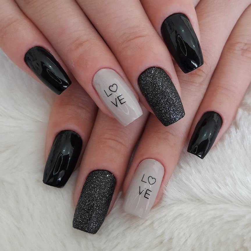 Decoração esmalte preto com glitter