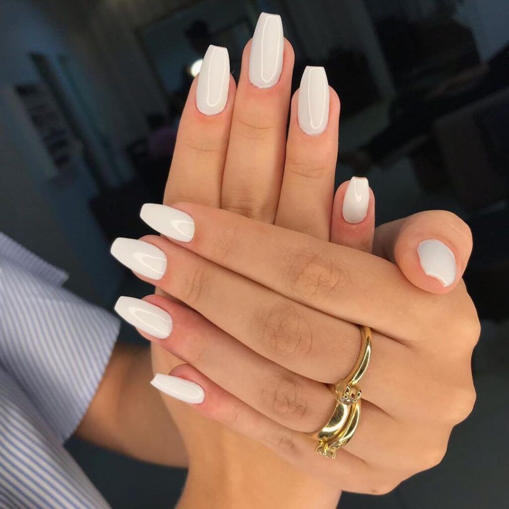 Unhas branca elegantes