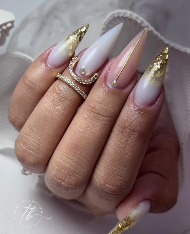 Unhas stiletto