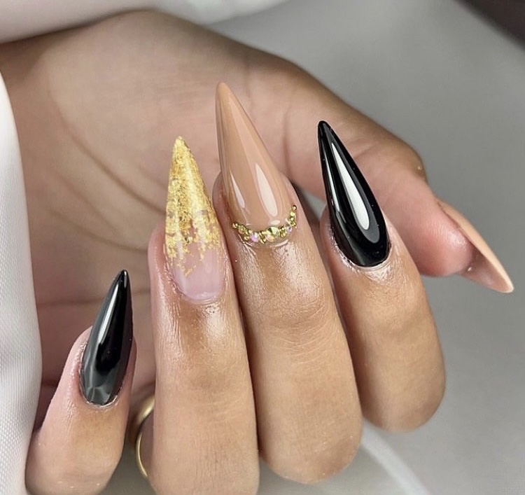 Unhas stiletto