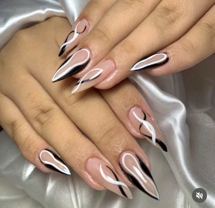 Unhas stiletto