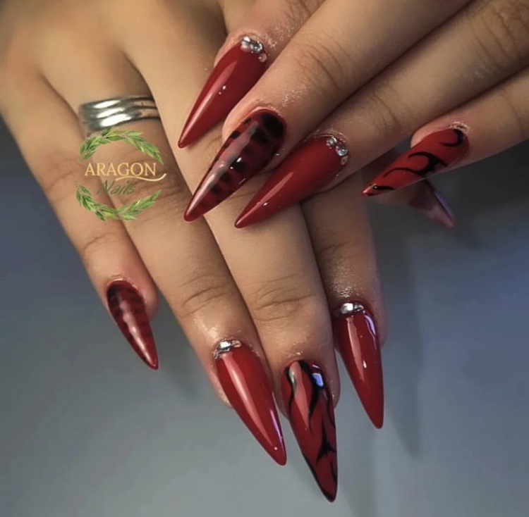 Unhas stiletto