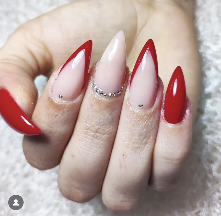 Unhas stiletto