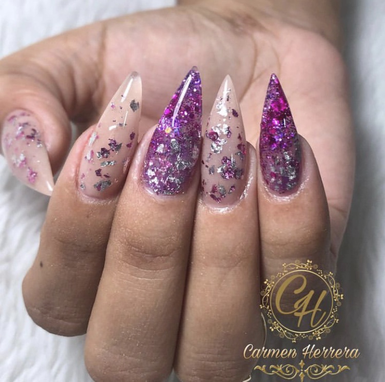 Unhas stiletto