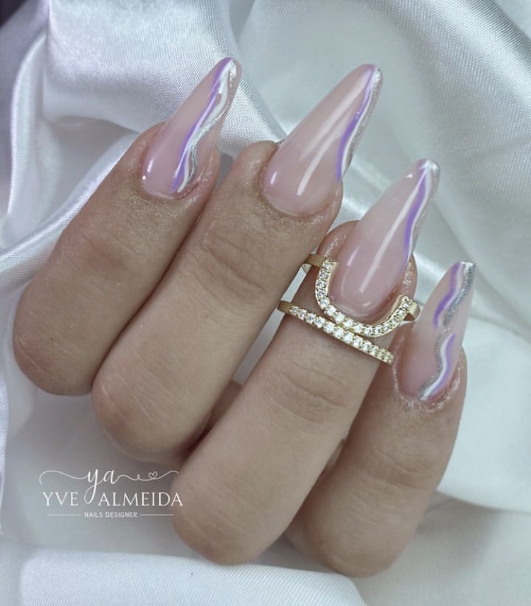 Unhas stiletto