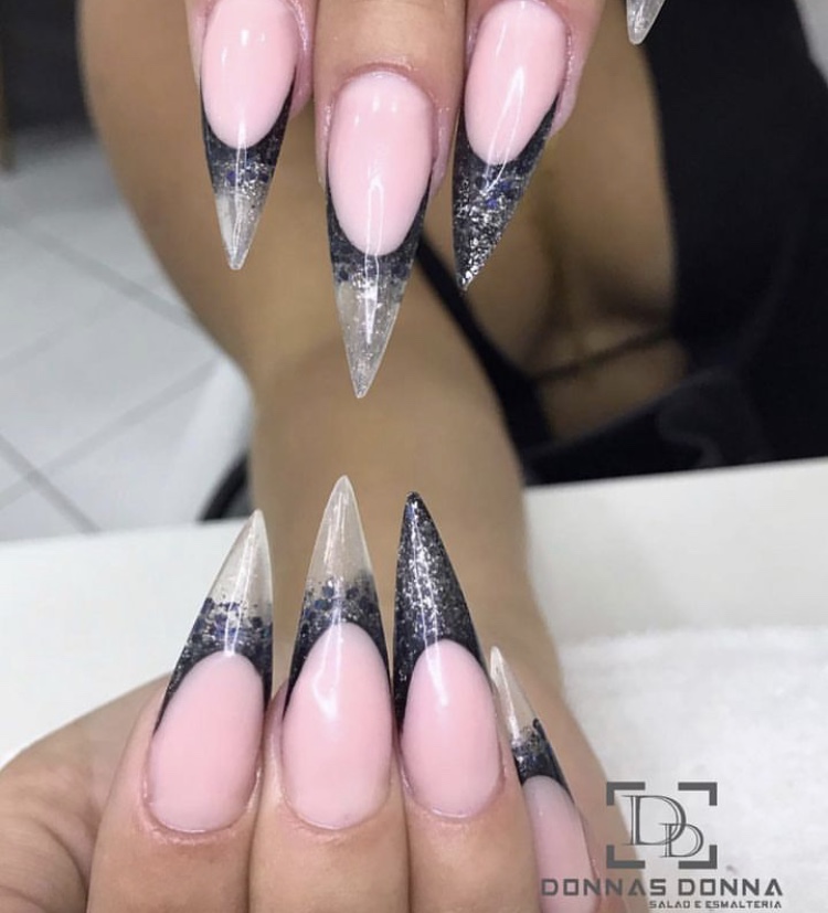 Unhas stiletto