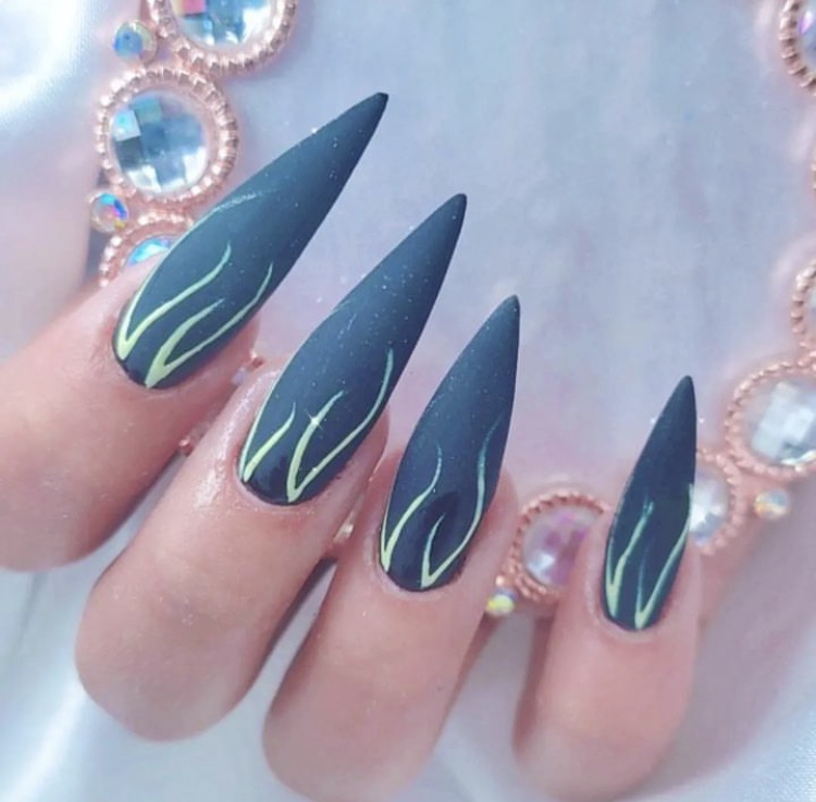 Unhas stiletto