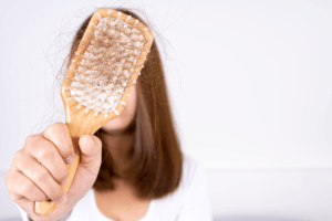 o que fazer para o cabelo parar de cair