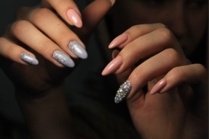 Unhas stiletto pretas