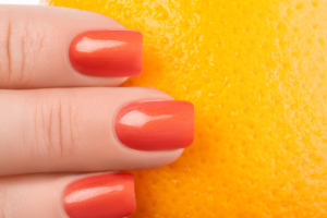 unhas pretas com laranja