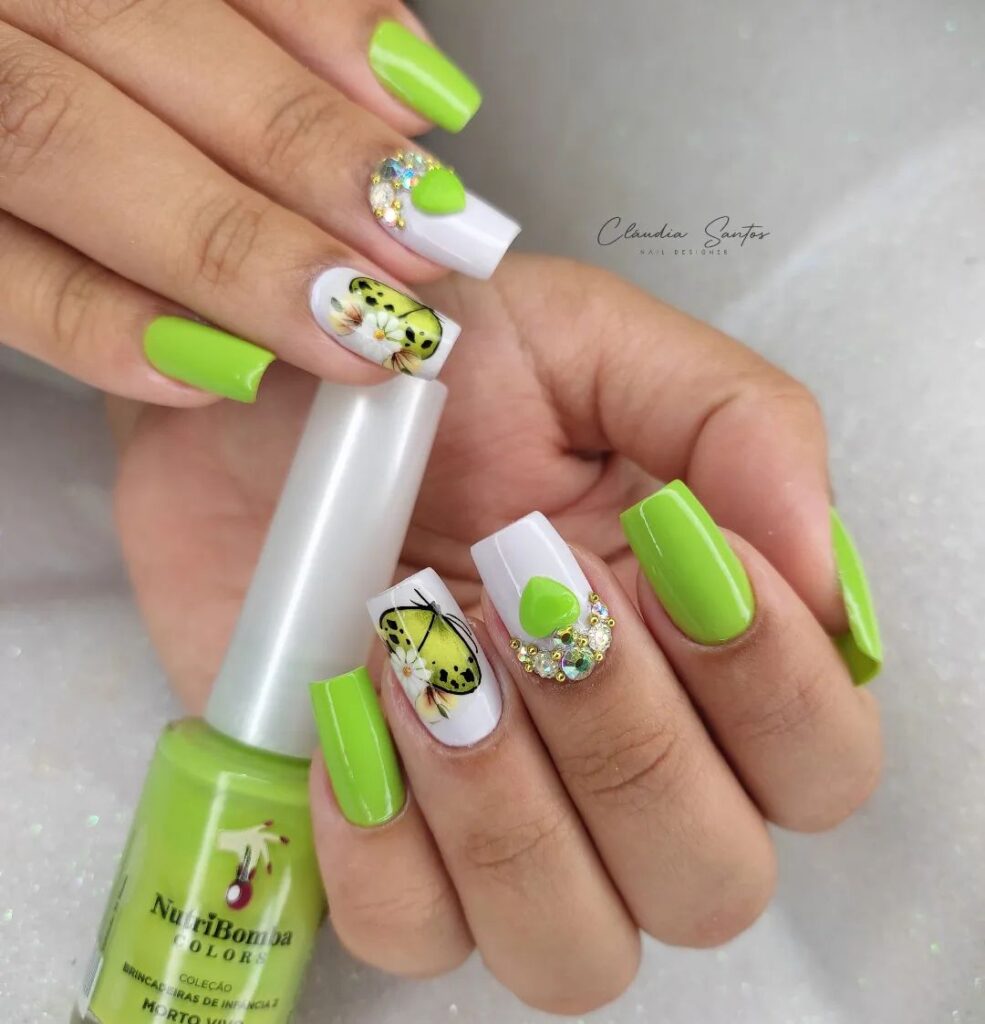 unhas decoradas verde limão com pedras