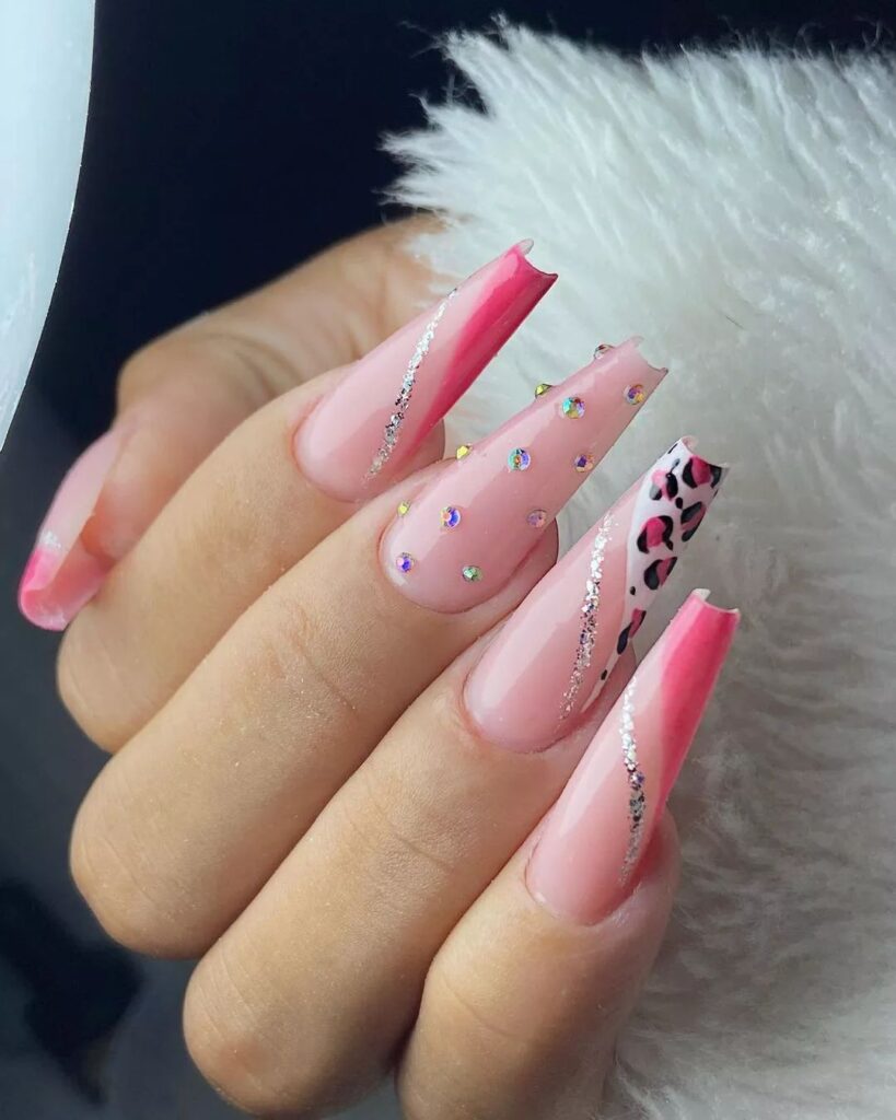 unhas rosa com pink decoradas