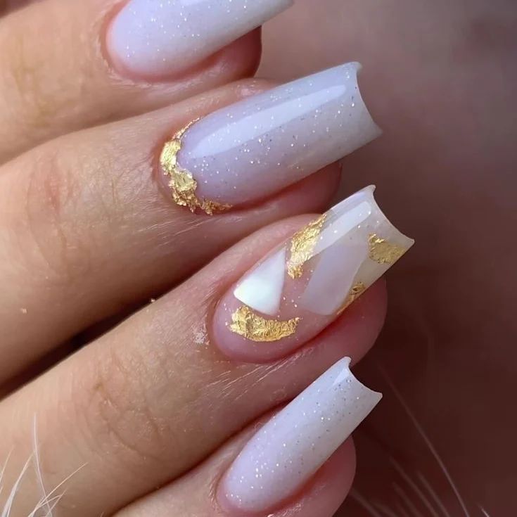 unhas decoradas folha de ouro