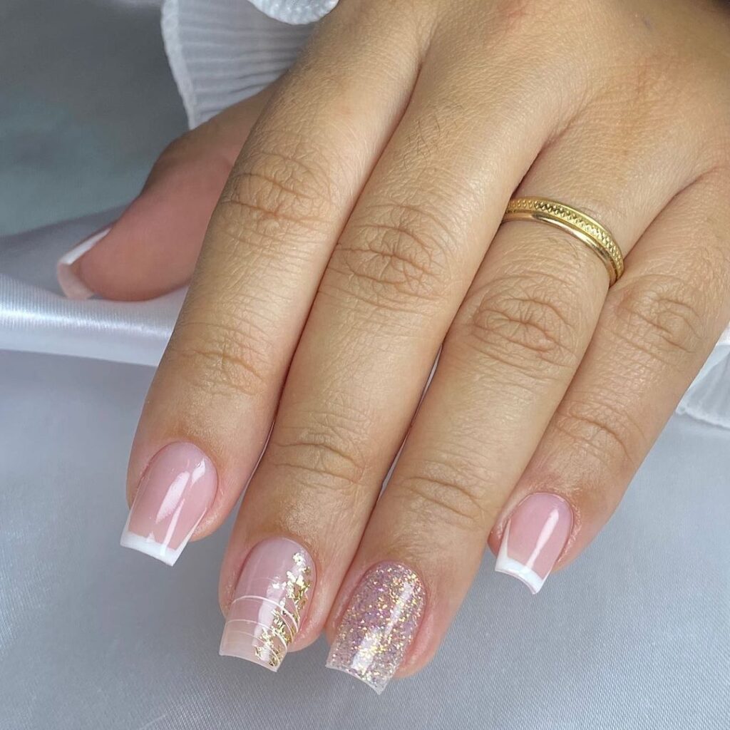 nails brancas com cintilância