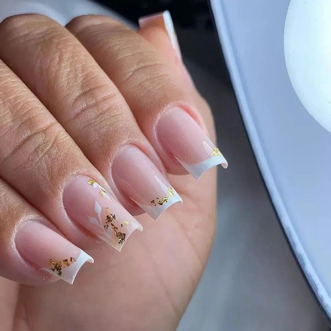 5 unhas decoradas com folhas de ouro!