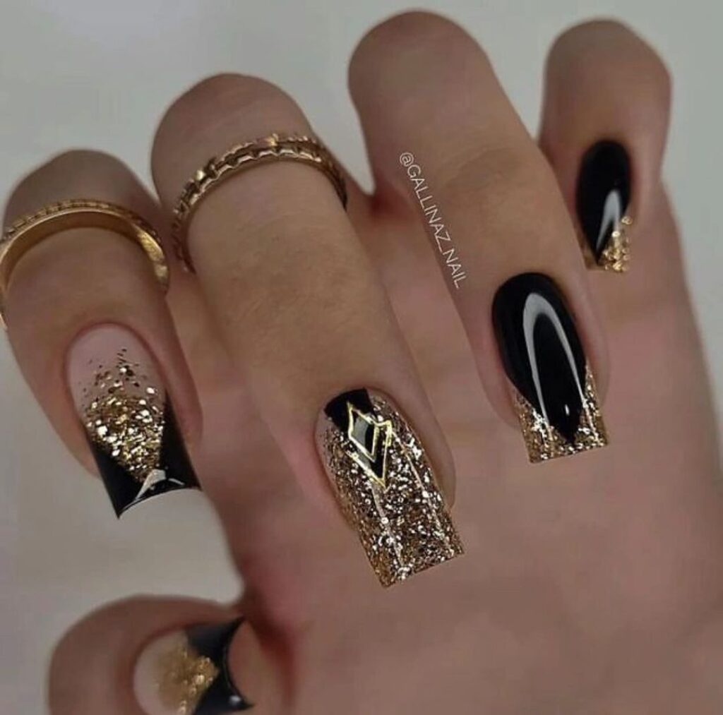 unhas em gel pretas com dourado