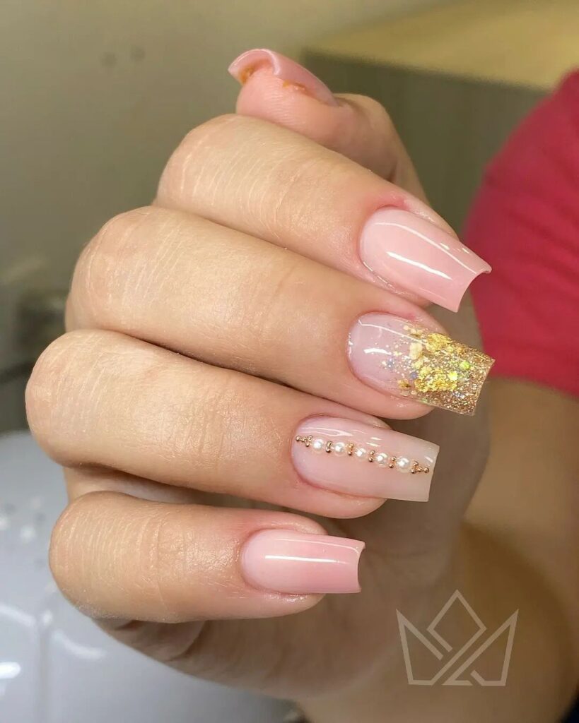 unhas douradas