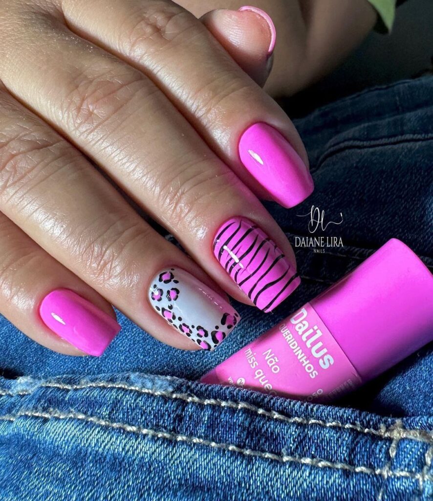 unhas rosa e preto