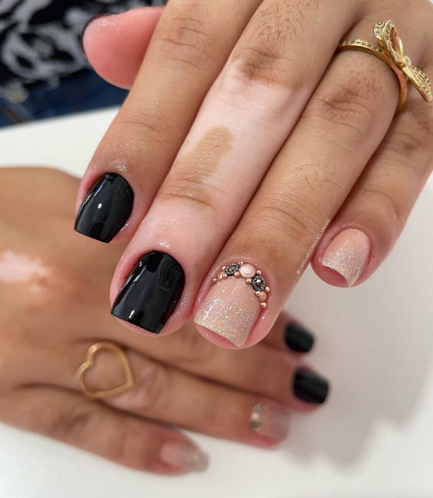 unhas quadradas curtas