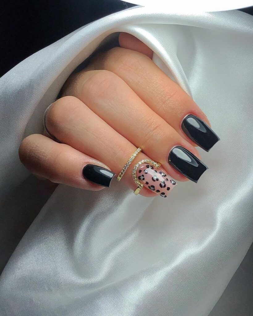 unhas pretas básicas