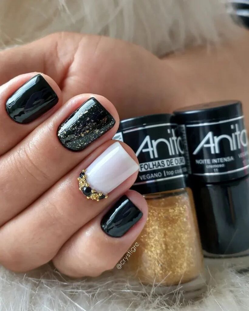 unhas com glitter preto e branco