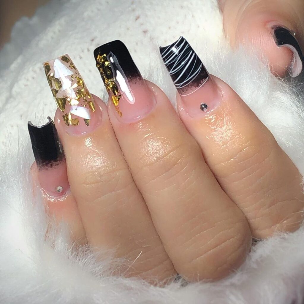 unhas pretas com brilho