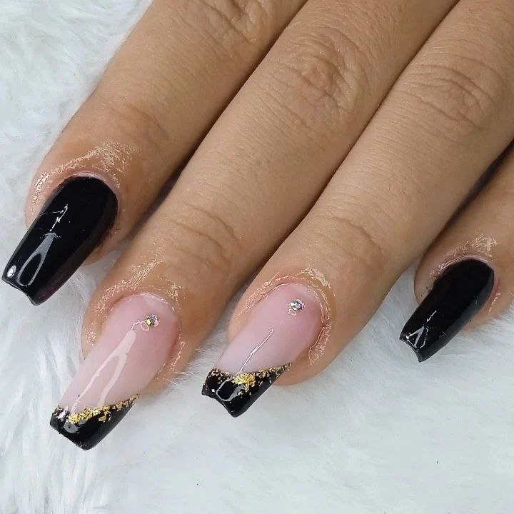 unhas pretas decoradas básicas