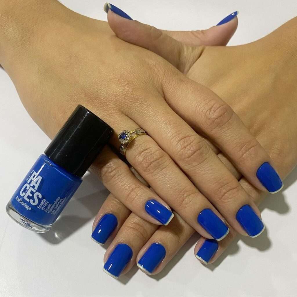 unhas com esmalte natura