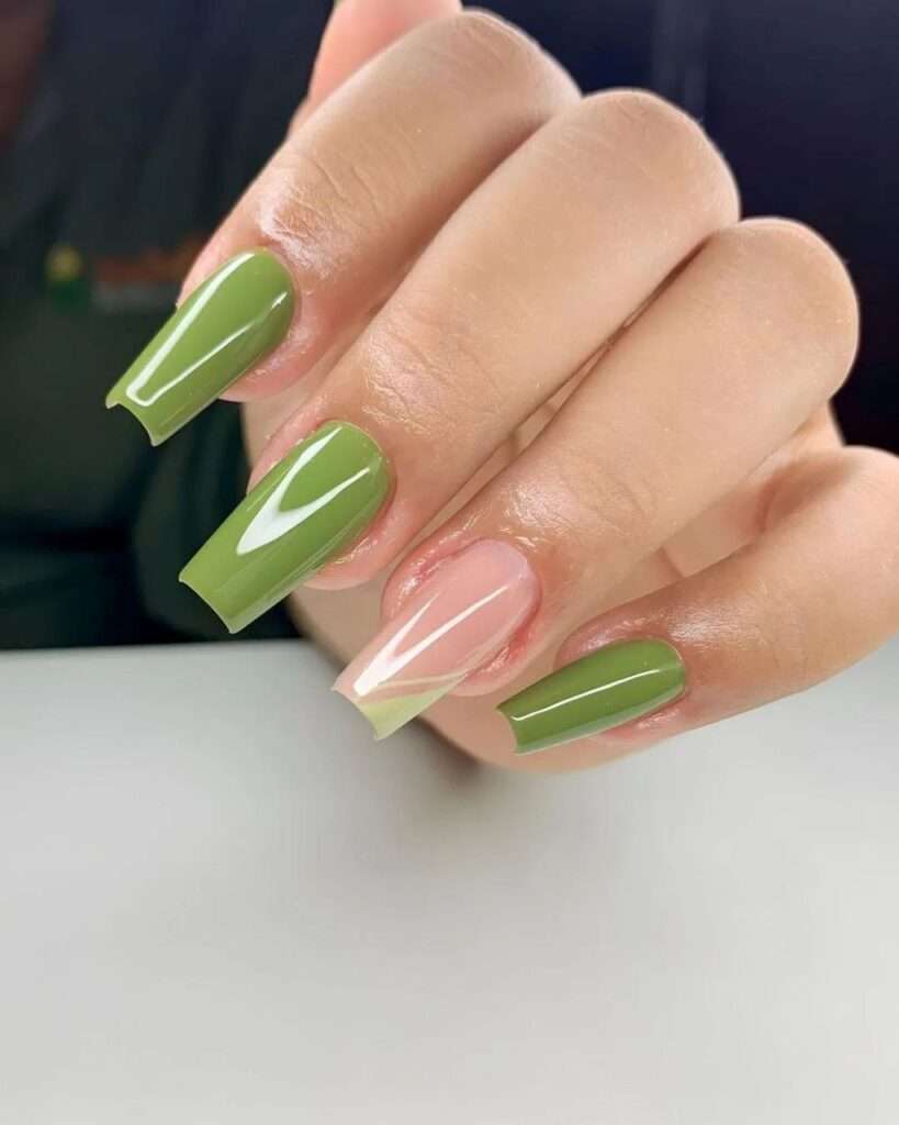 unhas decorada com verde