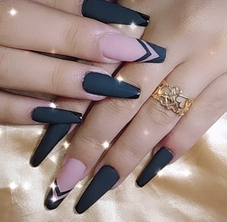 Unhas de gel preta