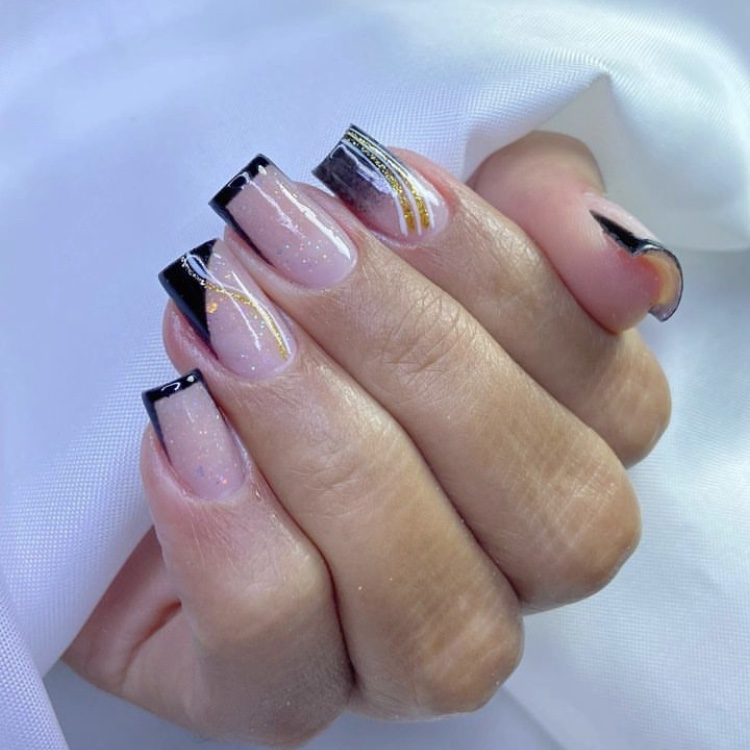 Unhas de gel preta